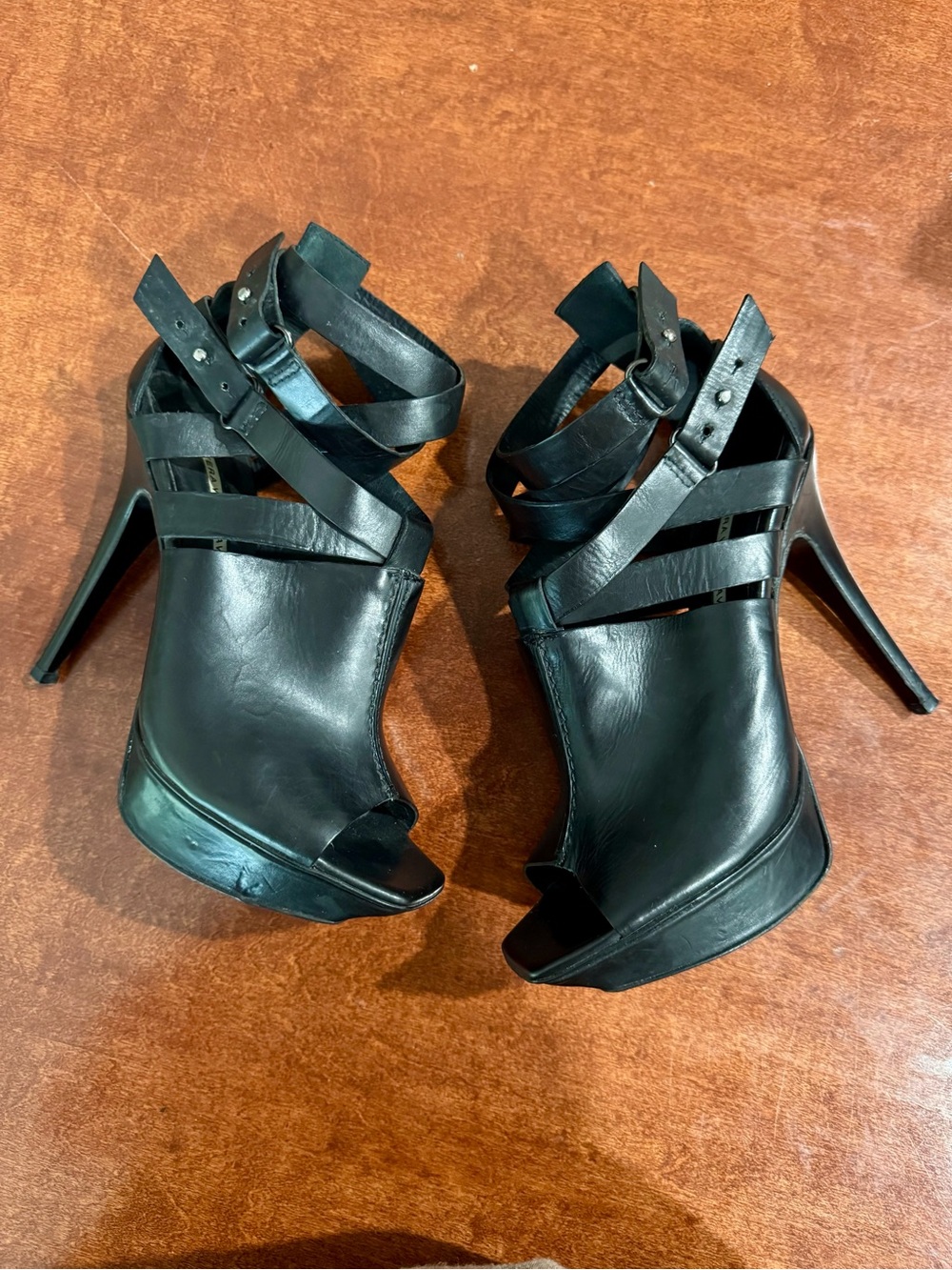 Vera Wang Lavender Label Black Leather Strappy Peep-Toe Heels